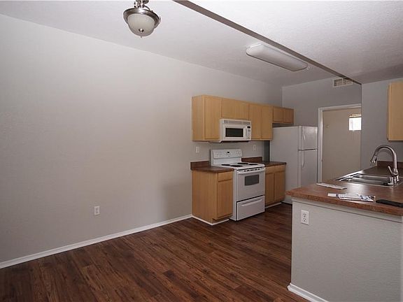 4th image of 24909 Madison Ave Unit 324