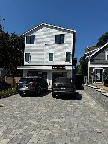 201 Pleasant St #2 — Photo 1