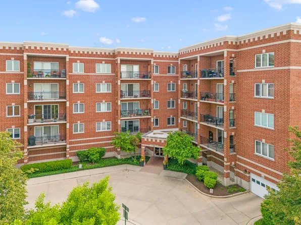 405 W Front St APT 504, Wheaton, IL 60187