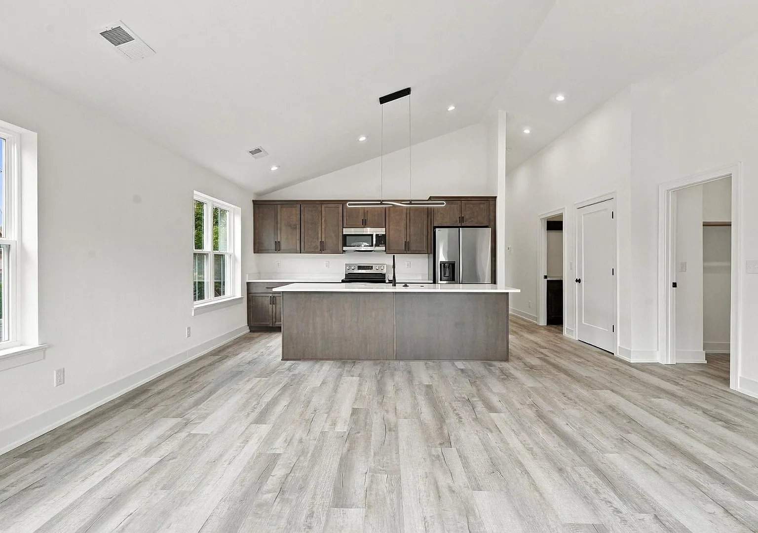226 E Brown St - 228 (Upper) — Photo 3