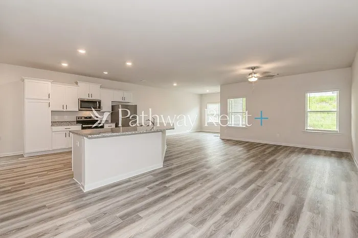 603 Mackenzie Cv — Photo 4