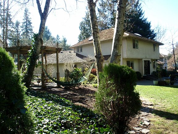 5th image of 411 Sheridan Pl