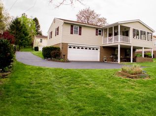70 Susan Dr, Dallastown, PA 17313