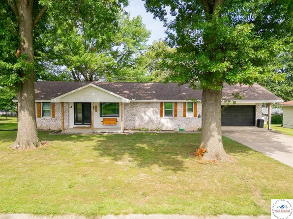 1613 S Main St, Clinton, MO 64735