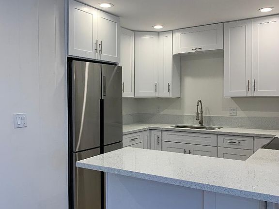 2nd image of 1431 Manhattan Beach Blvd #C