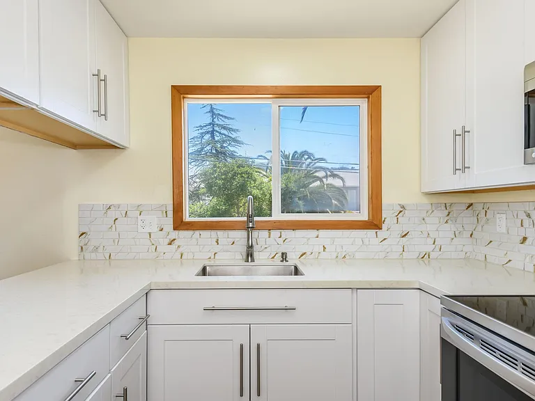 128 Mission Ave — Photo 10