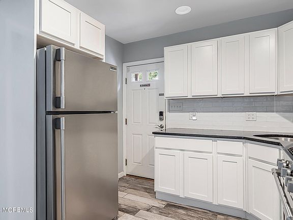 3rd image of 118 Franklin Avenue #B2