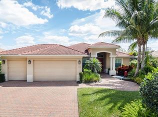 323 Saddlebrook Ln, Naples, FL 34110