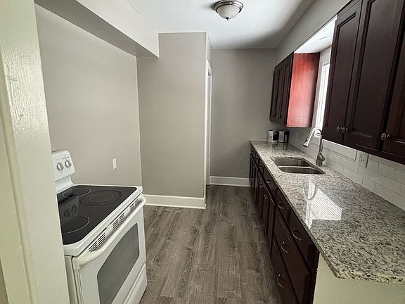 4th image of 5302 East Dr #8