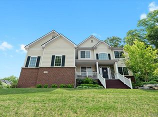 5641 Ciderberry Dr, Brighton, MI