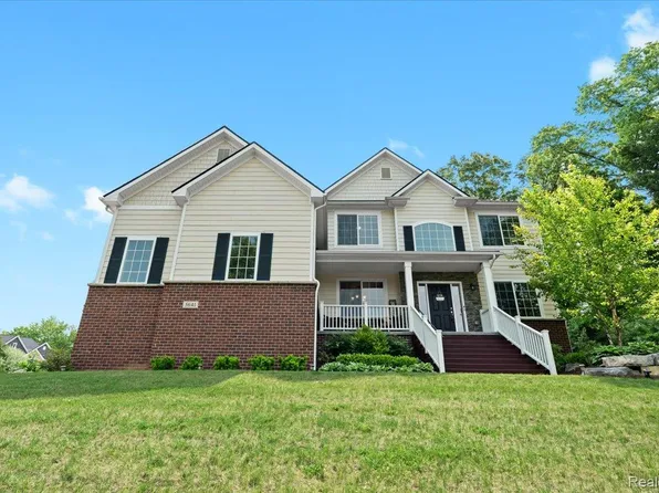 5641 Ciderberry Dr, Brighton, MI 48116