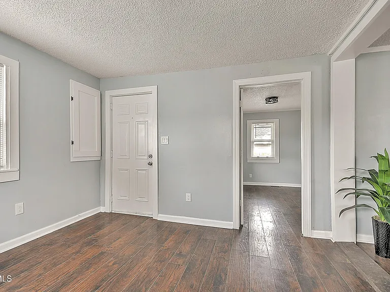 1208 Riverside Ave — Photo 6