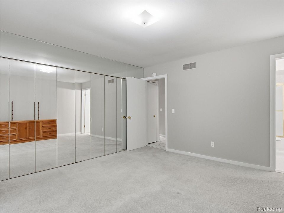2281 Forest Gln, photo 10