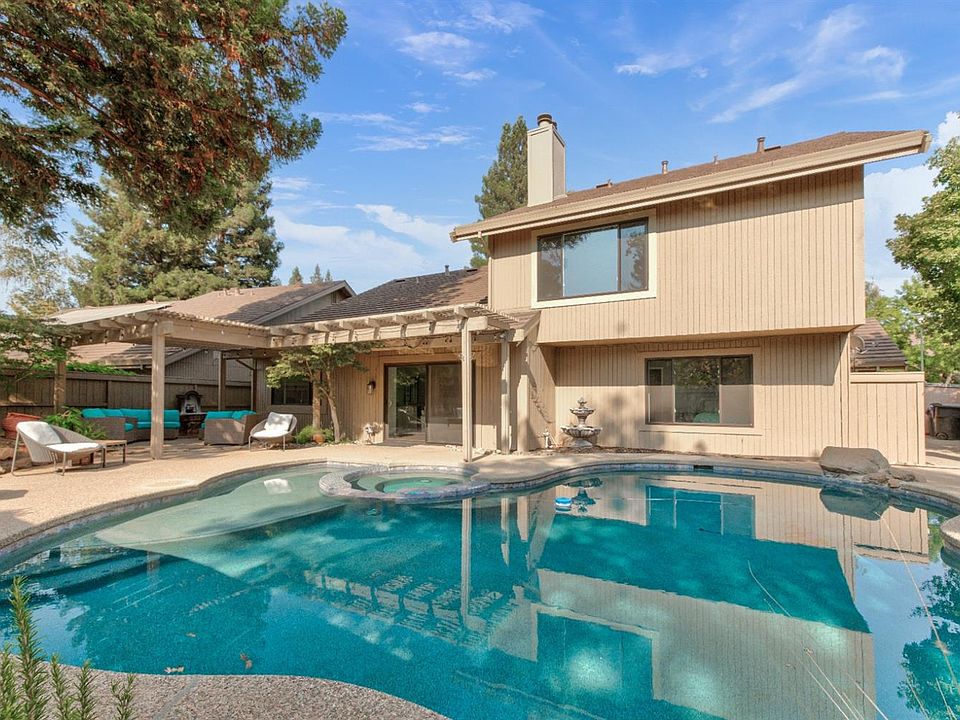 2nd image of 2060 Maidu Way