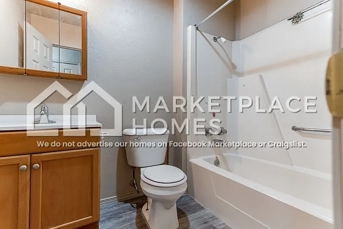 404 E Texas Dr — Photo 17