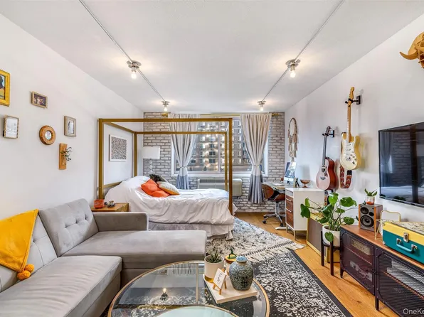 118-17 Union Turnpike #2J, Forest Hills, NY 11375