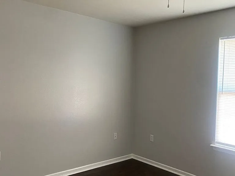 601 N Bastrop St — Photo 9