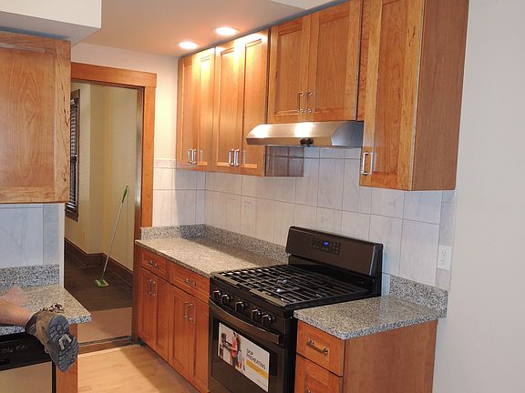 3rd image of 3948 W Waveland Ave #1