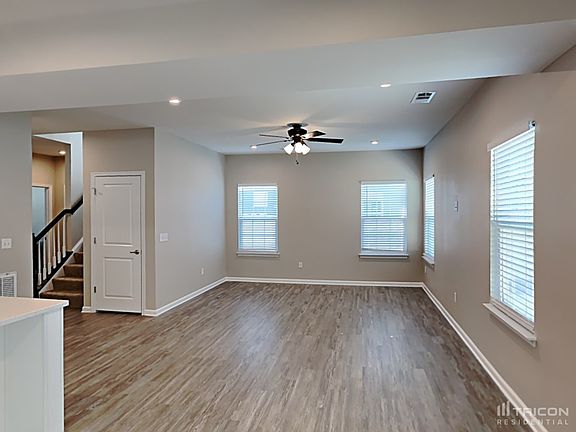 3rd image of 2924 Bluestem Ln