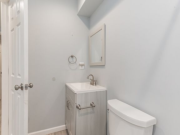 4th image of 1360 D St SE #B