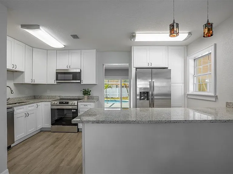 711 Bayshore Dr — Photo 14
