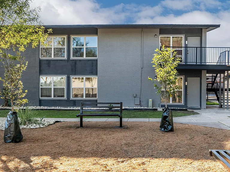 Dellview Crossing Apartments — Photo 23