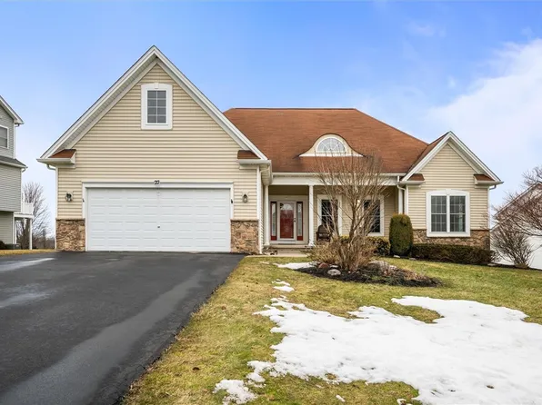 27 Long Branch Dr, Henrietta, NY 14467