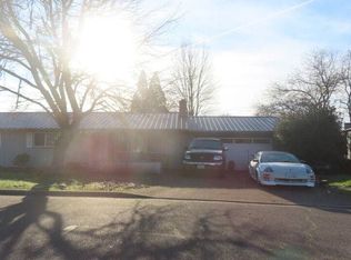 1211 Triangle Dr, Central Pt, OR 97502