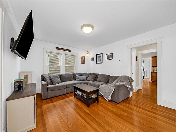 5th image of 32 Eddy St Unit 1