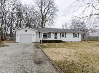 202 Carmi Ct, Cerro Gordo, IL 61818