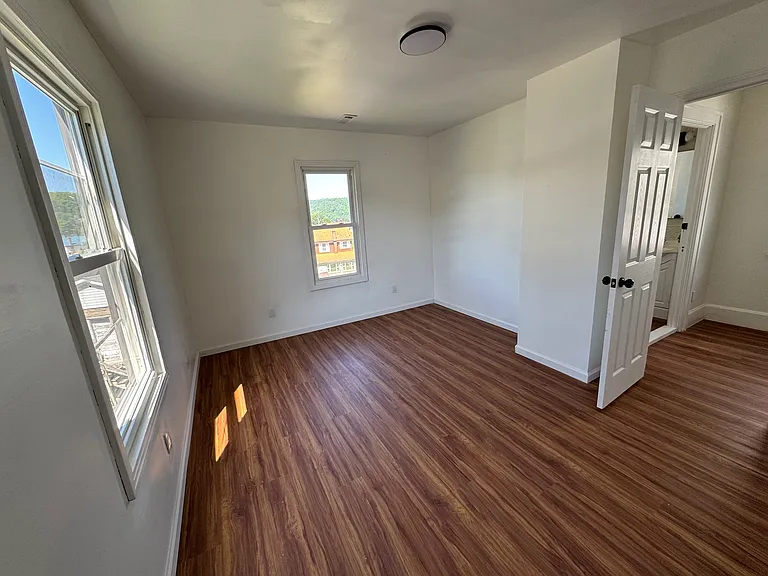 1469 Franklin St — Photo 16