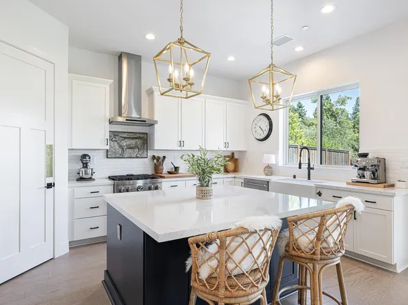 1920 Lyon Court, Santa Rosa, CA 95403