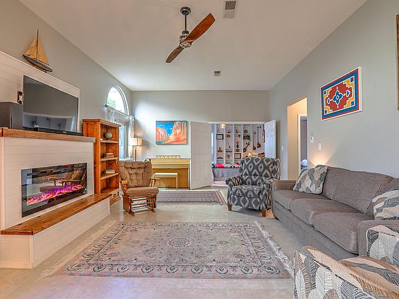 4th image of 11416 Malaguena Ln NE