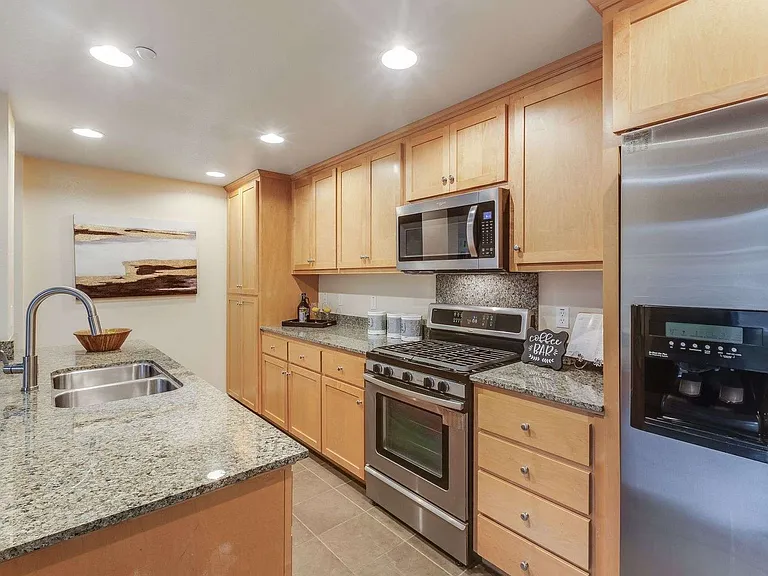 1037 Scotia Ter #304 — Photo 15