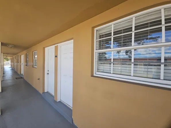 5500 SW 77th Ct APT 204, Miami, FL 33155