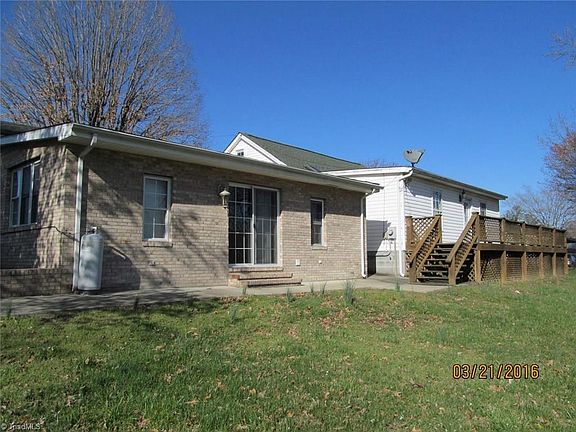 5th image of 325 Snowhill Dr