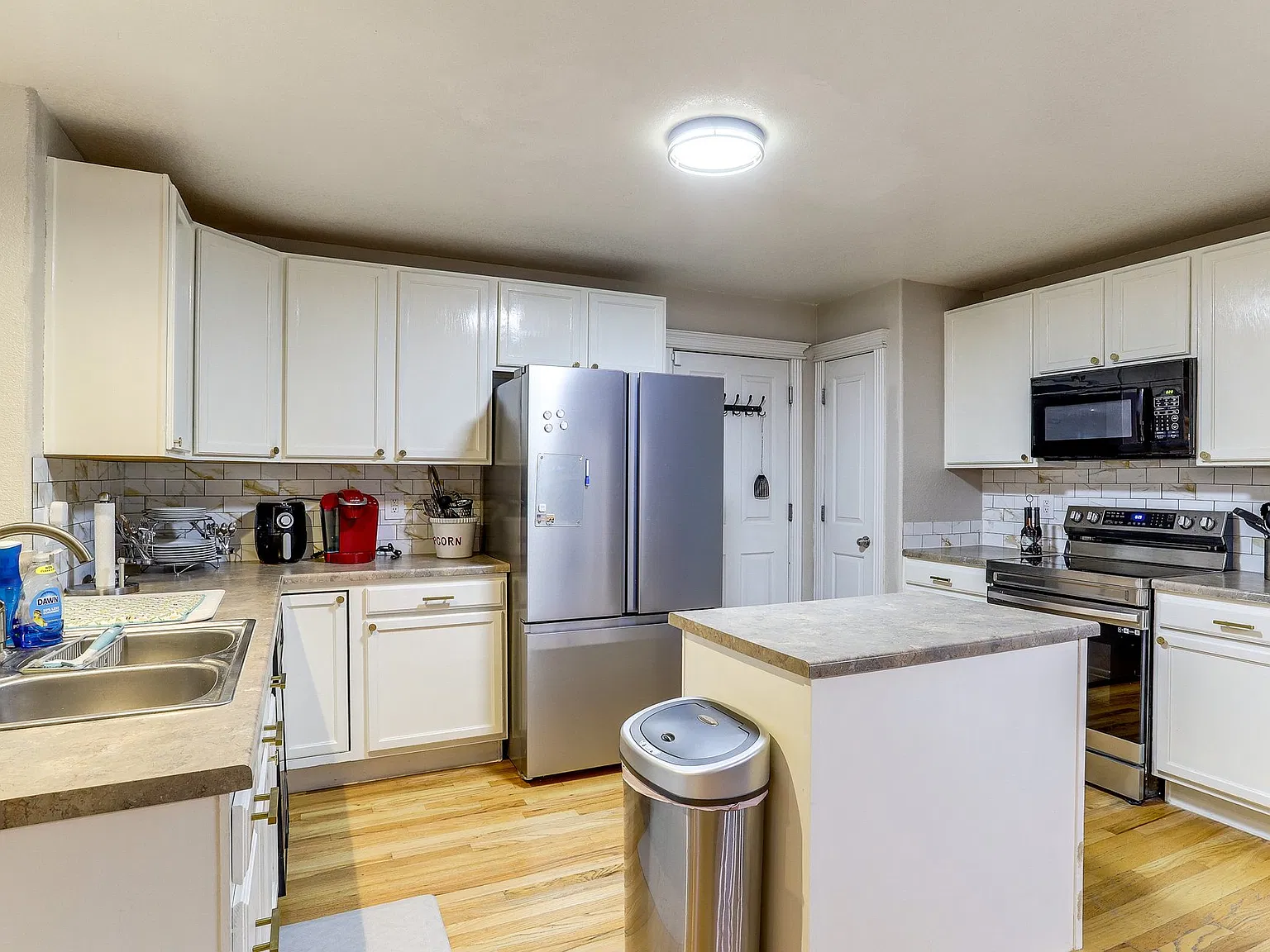3 bed, 2004 sqft, $3,000 — Photo 4