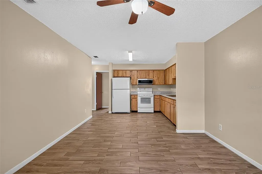 3 bed, 1.0 bath, 900 sqft, $1,550 — Photo 2