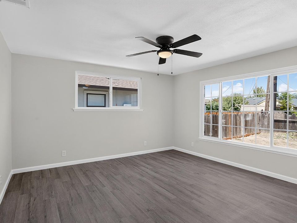 1st image of 115 Hollywood Ave