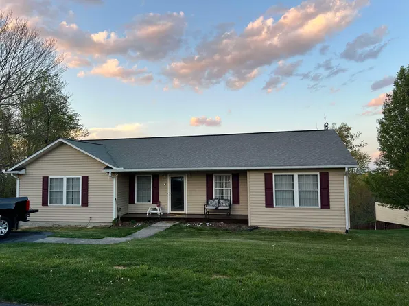 50 Wood Ridge Dr NE, Christiansburg, VA 24073