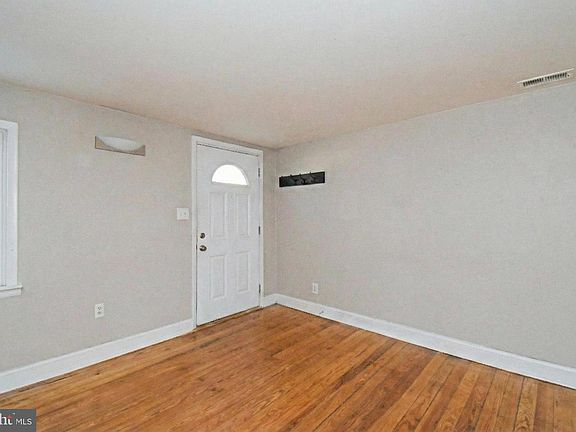 5th image of 220 Saint Marys St