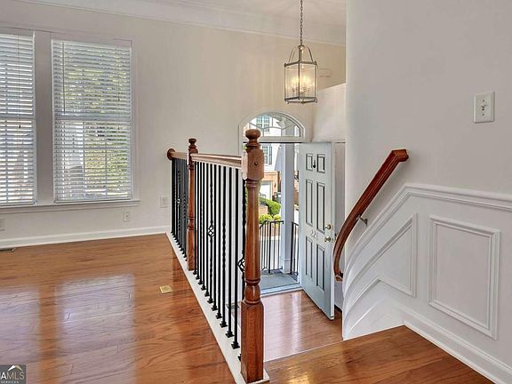 4th image of 221 Balaban Cir