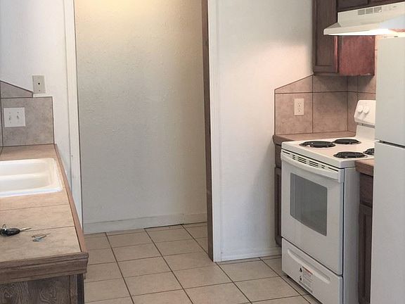 4th image of 1320 Glen Oaks Ct