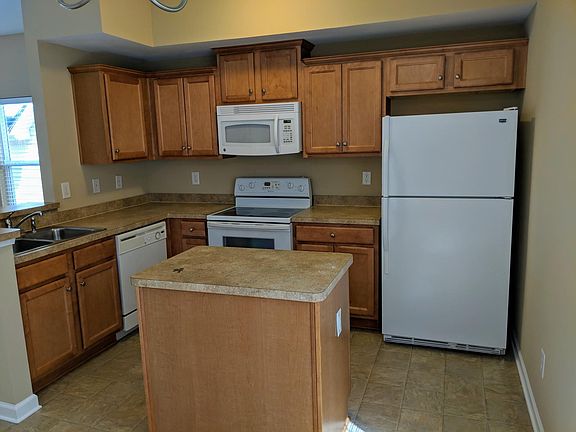 2nd image of 144 Hood Park Dr