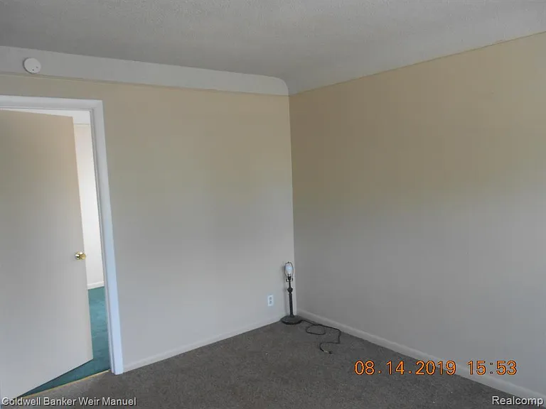 17636 Chester Ave — Photo 4