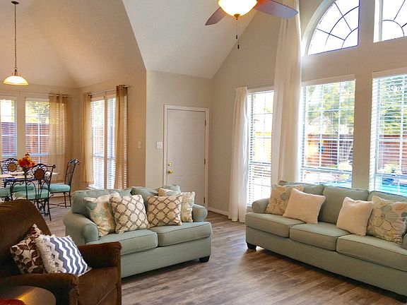 Family room-breakfast room