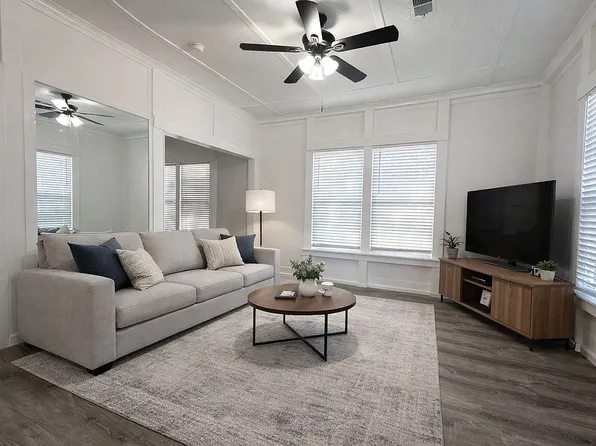 102 4th St, Sugar Land, TX 77498