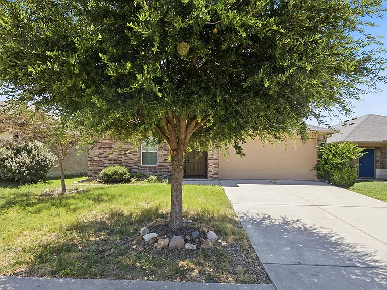 5813 Roderick Dr — Photo 3