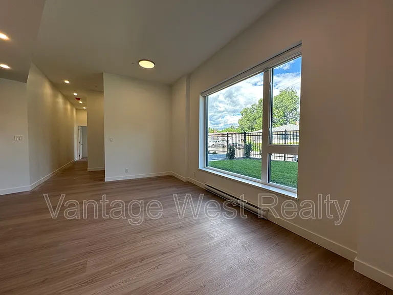 1381 Belaire Ave #Townhouse 3 — Photo 6