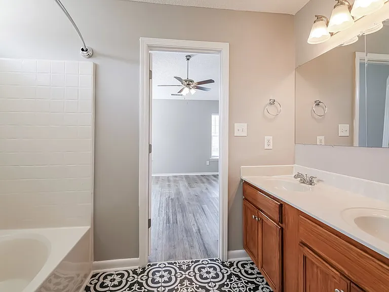 5716 Enoree Ln — Photo 12